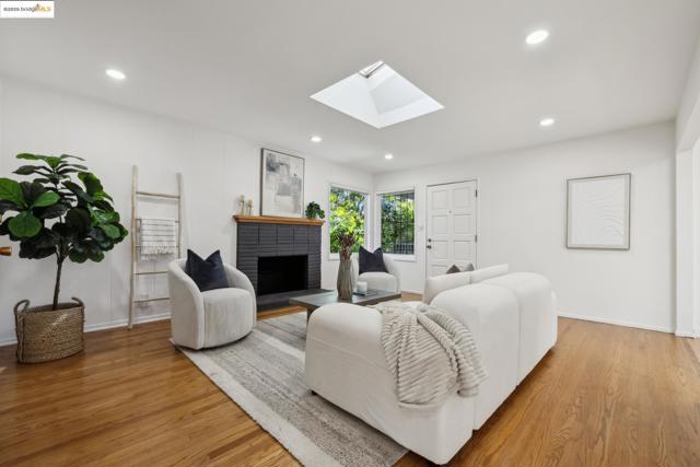6251 Highland Ave, Richmond CA: https://media.crmls.org/mediaz/2a5d5d7c-913d-4137-8f24-b312e8d475a9.jpg
