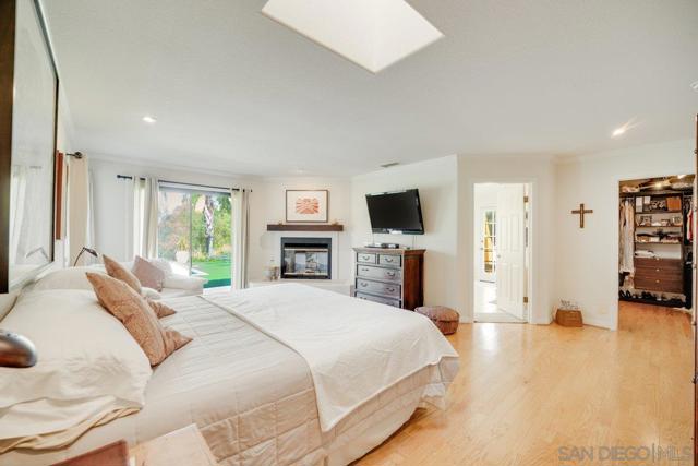 11 Country Glen Rd, Fallbrook CA: https://media.crmls.org/mediaz/2a5d6102-e6e1-4a7a-b1cf-6d9496fd8f66.jpg