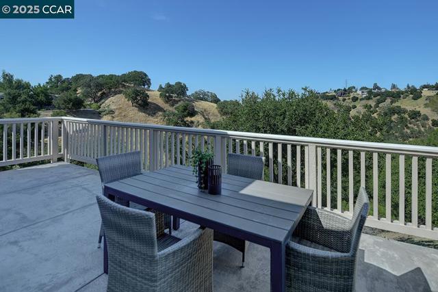 2916 Saklan Indian Dr, Walnut Creek CA: https://media.crmls.org/mediaz/2a5d96e3-1135-4440-8867-e0e4420c4a91.jpg