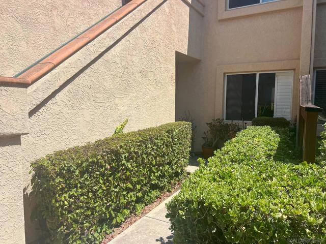 11349 Avenida DeLos Lobos Unit F, San Diego CA: https://media.crmls.org/mediaz/2a5e4356-0446-4437-91e8-2d48ba8c3278.jpg