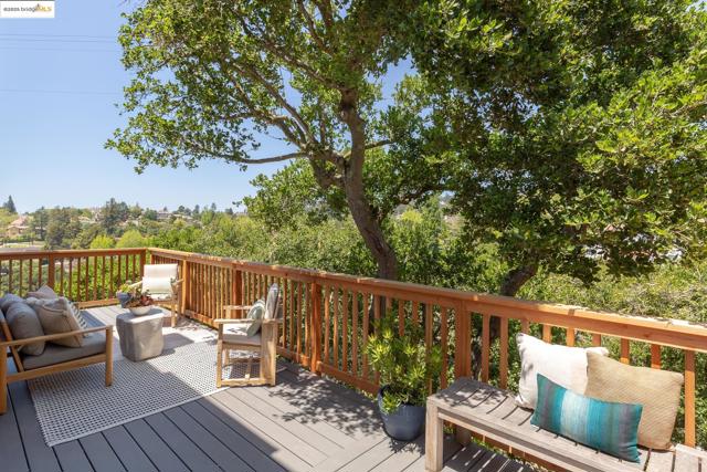 2 Cavendish Ln, Piedmont CA: https://media.crmls.org/mediaz/2a5e43ef-8b99-4f84-8044-7b4573c7c3cf.jpg