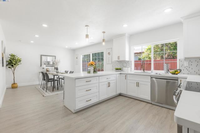 766 Joyce St, Livermore CA: https://media.crmls.org/mediaz/2a5e56d0-aa3f-4bd4-8f08-e7ced29f9c85.jpg