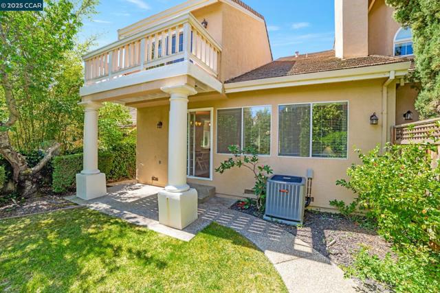 1364 Canyon Side Ave, San Ramon CA: https://media.crmls.org/mediaz/2a5eb6f1-837a-40cc-83b8-e84f5aff039e.jpg