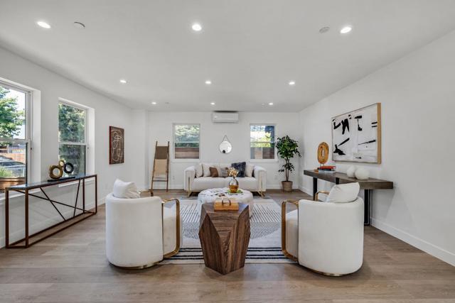 35 Arch Street, Redwood City CA: https://media.crmls.org/mediaz/2a5ecb08-2cf5-486e-b6d3-2b8abf2b0eac.jpg