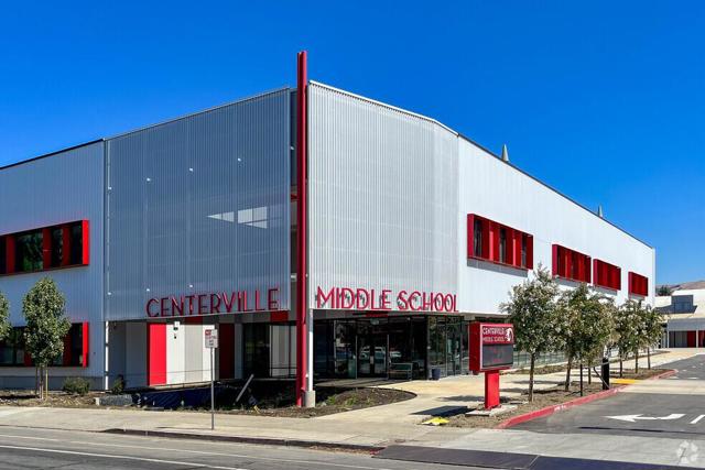 Image 54 of 63 For 479 School Street