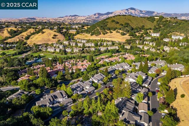 4332 Terra Granada Dr, Walnut Creek CA: https://media.crmls.org/mediaz/2a5f2c18-f5e1-4c25-a1eb-d14fddbc7148.jpg