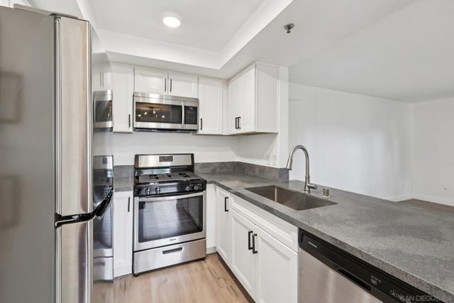 2077 Lakeridge Circle, Chula Vista CA: https://media.crmls.org/mediaz/2a5f3464-5481-4722-b89e-08483d5ecc4b.jpg