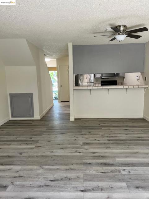 126 PEPPERMILL LN, Pittsburg CA: https://media.crmls.org/mediaz/2a5f3c44-9bef-4473-9dcd-5b4c4b1b15cb.jpg