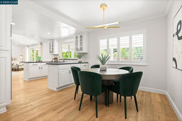 3139 Stinson Cir, Walnut Creek CA: https://media.crmls.org/mediaz/2a5fbc79-4942-492d-be2a-b938e099d0bb.jpg