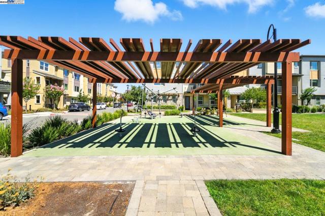 418 Desert Holly St, Milpitas CA: https://media.crmls.org/mediaz/2a5ff537-bf95-42a0-92e4-1f98547d3eb1.jpg