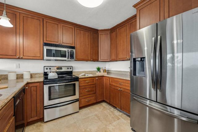 318 Innisfree Drive, Daly City CA: https://media.crmls.org/mediaz/2a602d28-c865-48c7-b693-781fef773a38.jpg