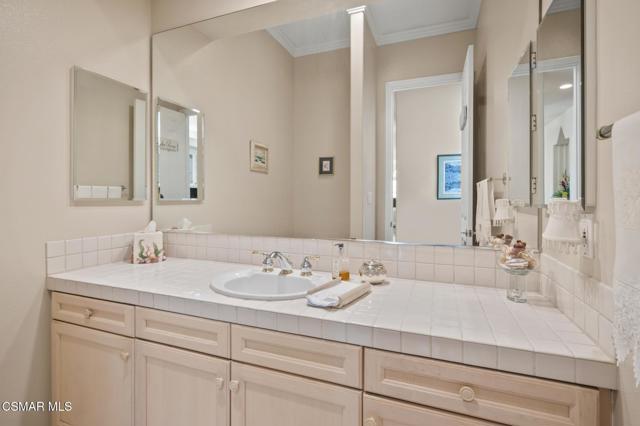 1662 E Janss Road, Thousand Oaks CA: https://media.crmls.org/mediaz/2a60a381-407b-4c64-9495-96afebac4f49.jpg