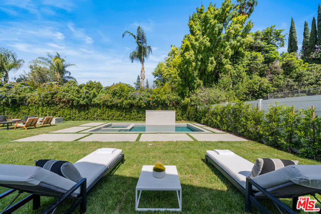 5036 Woodley Avenue, Encino CA: https://media.crmls.org/mediaz/2a60aa9b-4cf9-4e5a-8463-c889ef13750e.jpg