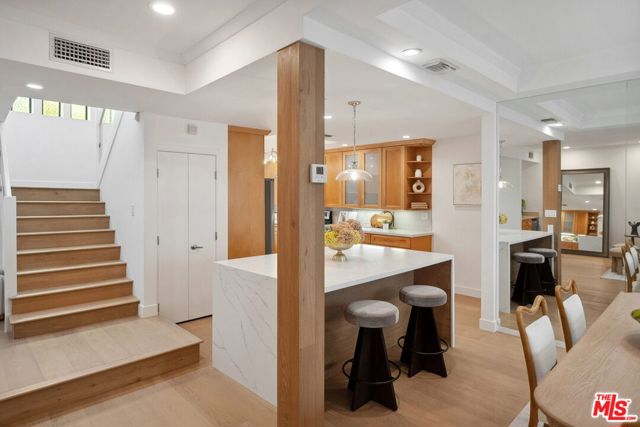 234 S Tower Drive, Beverly Hills CA: https://media.crmls.org/mediaz/2a617a88-fe36-416c-ad1a-29ba00afb25a.jpg