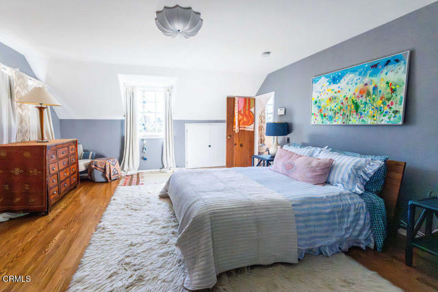 Detail Gallery Image 13 of 24 For 4053 Cromwell Ave, Los Angeles,  CA 90027 - 3 Beds | 3 Baths