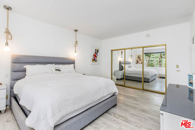 4342 Redwood Avenue, Marina del Rey CA: https://media.crmls.org/mediaz/2a6242d5-eca5-47a9-8995-41cffbfe4e95.jpg