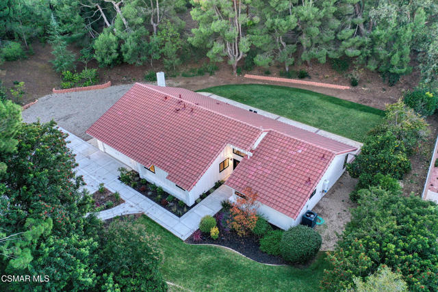 674 Lautrec Court, Thousand Oaks CA: https://media.crmls.org/mediaz/2a62fd7f-15ed-48f8-9100-ccd294e8c7f5.jpg