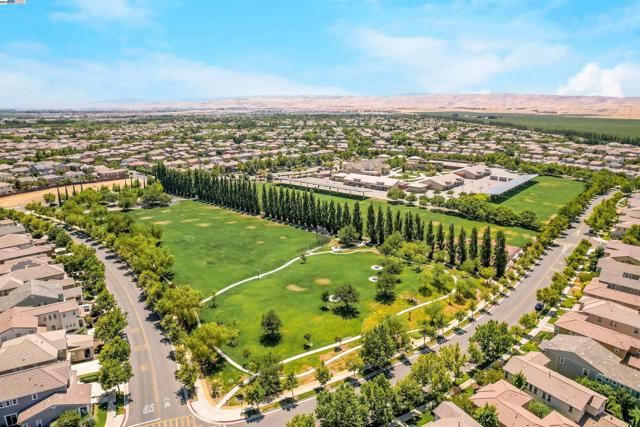 671 W Questa Trl, Mountain House CA: https://media.crmls.org/mediaz/2a630ade-da77-4c42-809b-07183c3a8dcb.jpg