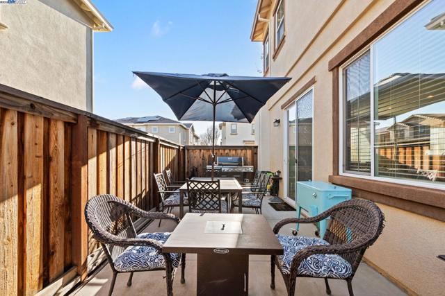 248 Alta St, Brentwood CA: https://media.crmls.org/mediaz/2a632d10-e73b-4cc4-ada4-9b917a72b646.jpg