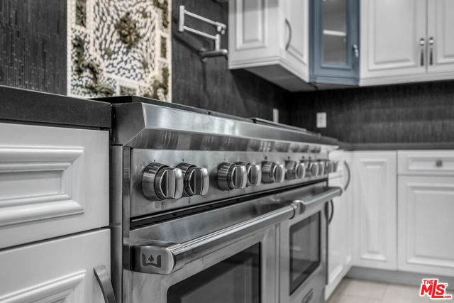 4311 Coquette Place, Tarzana CA: https://media.crmls.org/mediaz/2a63ff17-e7b6-41e2-aa06-312422764059.jpg