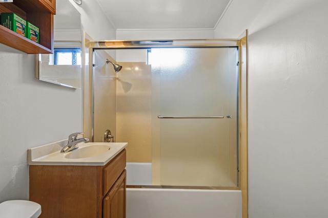 1250 147th Ave, San Leandro CA: https://media.crmls.org/mediaz/2a646866-0c17-4b70-a912-5609cc913199.jpg