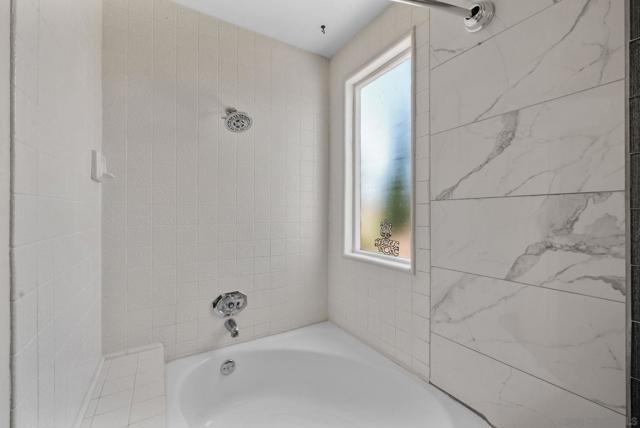 5751 Menorca Dr, San Diego CA: https://media.crmls.org/mediaz/2a649442-369a-4991-a4be-cdead2404649.jpg