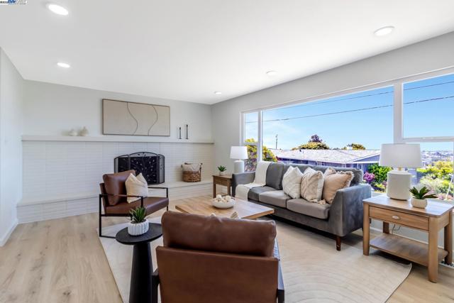 6919 Wilson Way, El Cerrito CA: https://media.crmls.org/mediaz/2a65245d-ee44-4755-b678-c98e24c18410.jpg