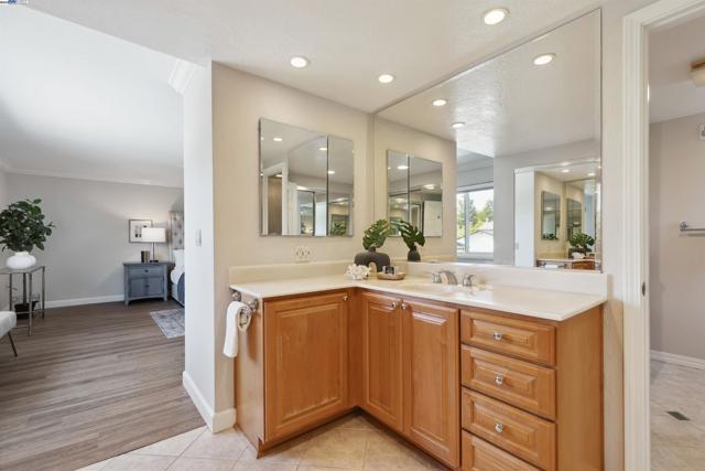 2632 Campeche Ct, San Ramon CA: https://media.crmls.org/mediaz/2a659b03-eaf8-473a-b6d1-5f5ad74c5d75.jpg