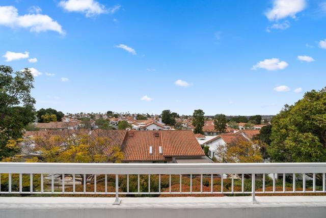 4979 Poseidon Way, Oceanside CA: https://media.crmls.org/mediaz/2a668278-4fd0-454a-ad42-18f95ca24bf8.jpg