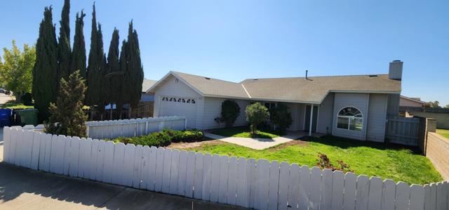 271 Cabernet Avenue, Greenfield CA: https://media.crmls.org/mediaz/2a66b56f-273f-4d97-99cf-49e8c12e2986.jpg