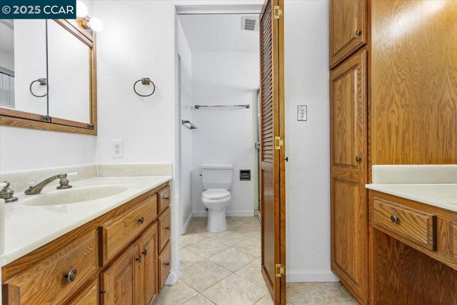 16080 Via Del Sol, San Lorenzo CA: https://media.crmls.org/mediaz/2a66ddac-8ace-4683-93b2-3f2314b0586e.jpg