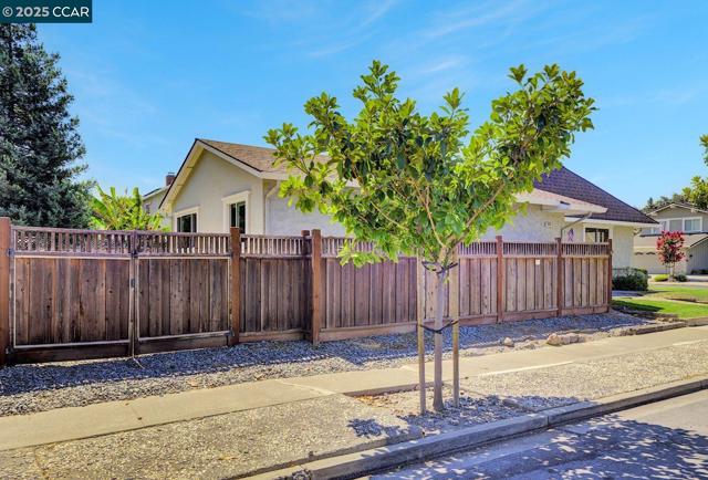 3958 W Las Positas Blvd, Pleasanton CA: https://media.crmls.org/mediaz/2a68759f-7055-42f3-9e9e-f44520b26d7d.jpg