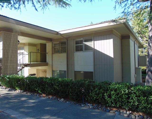 2825 Ptarmigan, Walnut Creek CA: https://media.crmls.org/mediaz/2a68981c-e60d-4008-9599-0a7e93b366e8.jpg