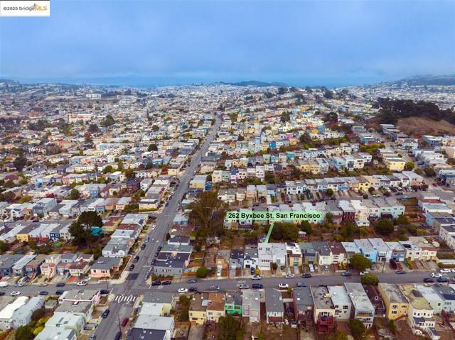 262 Byxbee St, San Francisco CA: https://media.crmls.org/mediaz/2a69d814-56c2-45f7-a9a5-6a36b6451a34.jpg