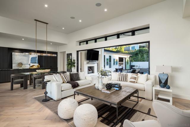 2365 Via Siena, La Jolla CA: https://media.crmls.org/mediaz/2a6a368d-5b70-4e97-9b09-bf40a8f3ecf6.jpg