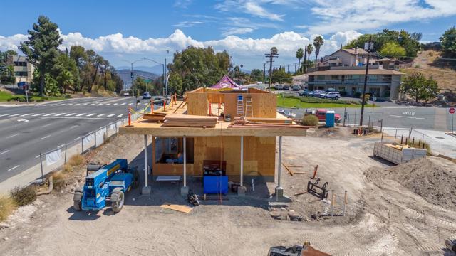 2201 Fletcher Pkwy, El Cajon CA: https://media.crmls.org/mediaz/2a6a7bda-3d3c-45d8-9238-912a1ea65718.jpg