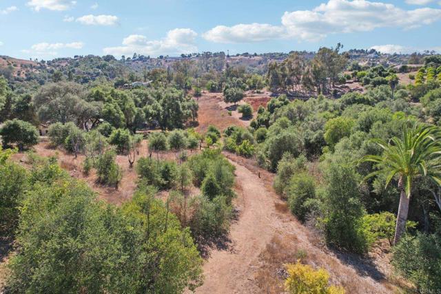 1797 99 Rabbit Hill, Fallbrook CA: https://media.crmls.org/mediaz/2a6a81b5-1392-4c0d-a144-91384e66434b.jpg