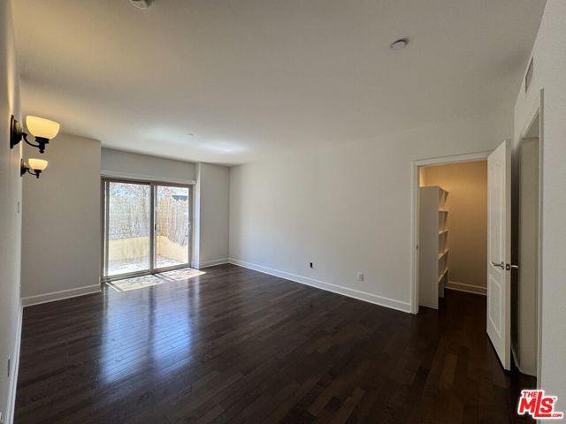 1522 Amherst Avenue, Los Angeles CA: https://media.crmls.org/mediaz/2a6aa3fe-b9bf-4b20-919f-200b2f183224.jpg