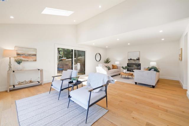 620 Manzanita Ave, Boulder Creek CA: https://media.crmls.org/mediaz/2a6ac8b0-eb97-4fb7-b7fe-6bd2f12d4a0f.jpg