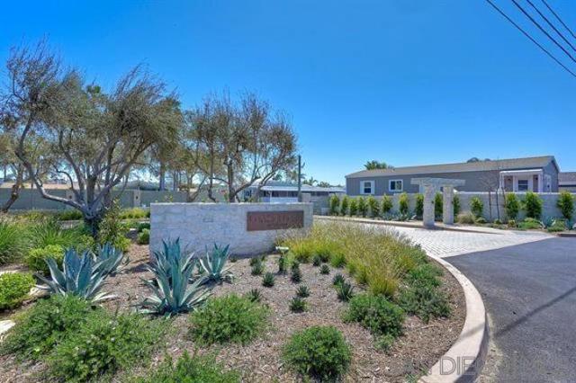 6550 Ponto Dr, Carlsbad CA: https://media.crmls.org/mediaz/2a6c2a00-6b94-4c31-a537-79fca98f8896.jpg