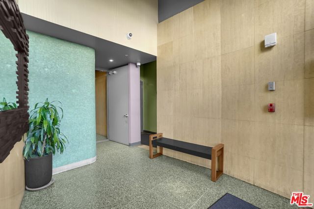 746 S Los Angeles Street, Los Angeles CA: https://media.crmls.org/mediaz/2a6c4feb-013b-4761-9627-4949cd7d9660.jpg