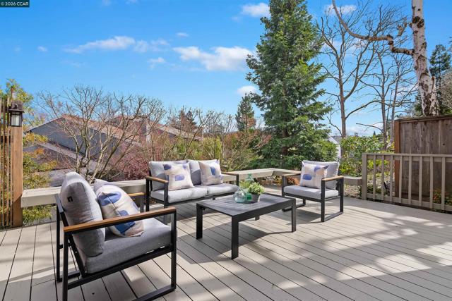 7 Doral Dr, Moraga CA: https://media.crmls.org/mediaz/2a6c64cc-1e33-4f26-bee8-f1ffdb01de6d.jpg