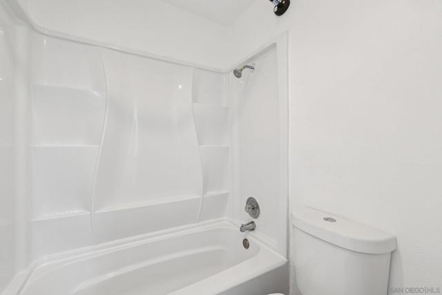 2077 Lakeridge Circle, Chula Vista CA: https://media.crmls.org/mediaz/2a6dddfd-2a47-4ab9-91d6-71a2fce53ef6.jpg