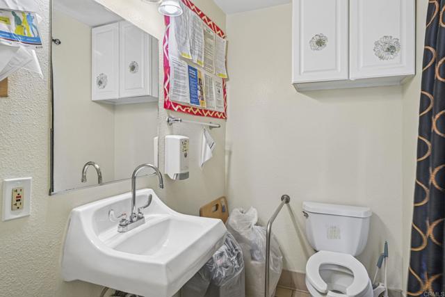 Detail Gallery Image 6 of 18 For 1382 Tobias Dr, Chula Vista,  CA 91911 - 3 Beds | 3 Baths