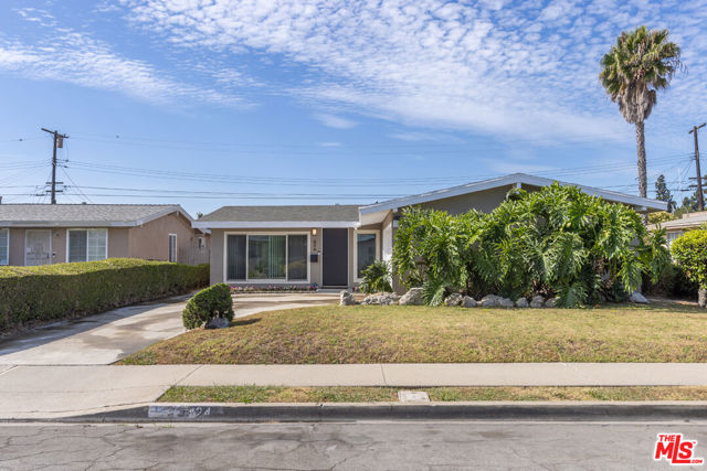 424 Markton Street, Los Angeles CA: https://media.crmls.org/mediaz/2a6e995b-fbc1-42ee-86d2-c9ebb5a91fa5.jpg