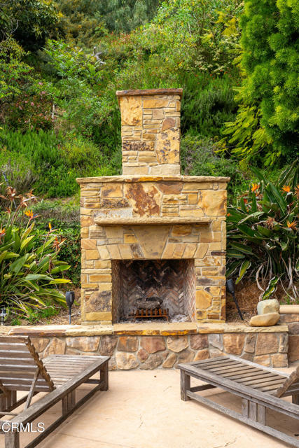 161 Harborview Court, Ventura CA: https://media.crmls.org/mediaz/2a6ef068-82c3-45bb-86e2-a718329f2c72.jpg