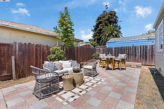 455 32nd St, Richmond CA: https://media.crmls.org/mediaz/2a6f1cb8-dde8-4952-89fc-9213aa95f59d.jpg