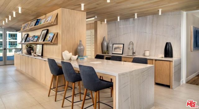 13900 Panay Way, Marina del Rey CA: https://media.crmls.org/mediaz/2a6f2bd7-6882-4979-b1ac-05613fae0954.jpg