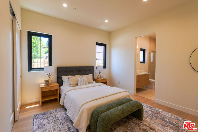 4936 Coolidge Avenue, Culver City CA: https://media.crmls.org/mediaz/2a6f6f75-86ed-4793-a324-42f423d7a4f1.jpg