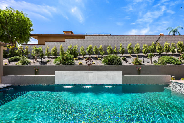 79575 Camelback Drive, Indio CA: https://media.crmls.org/mediaz/2a6f7ecd-ad80-411e-a054-430eea78806f.jpg